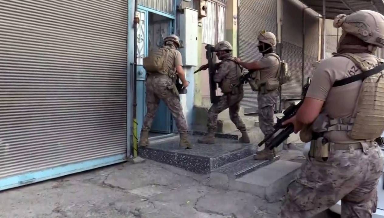 gaziantepte aranan sahislara operasyon 10 gozalti QAgtzEzG