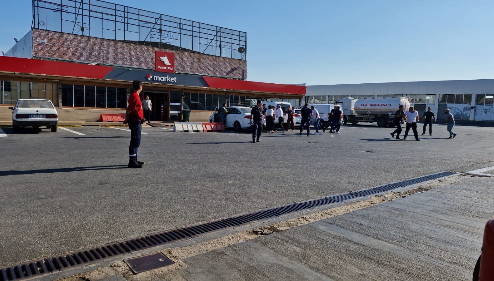 omuz atma kavgasi iki aile akaryakit istasyonunu birbirine katti NS1RuRen