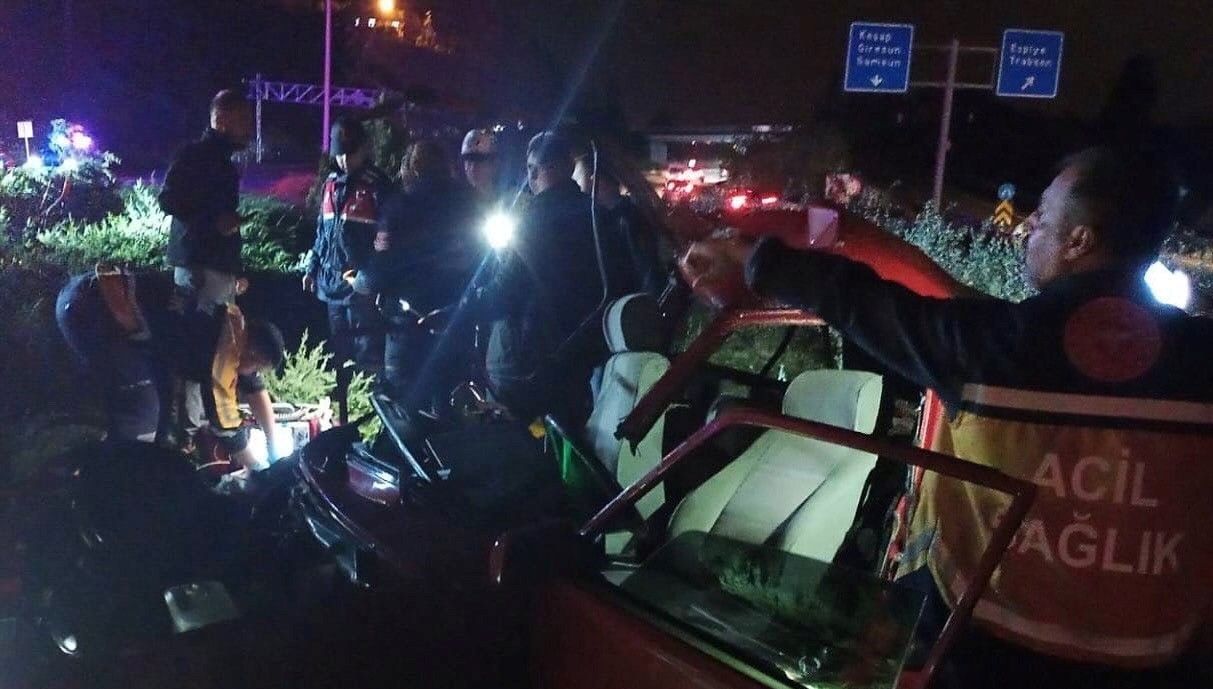 otomobil tira arkadan carpti 1 olu 3 yarali BWKiQudA