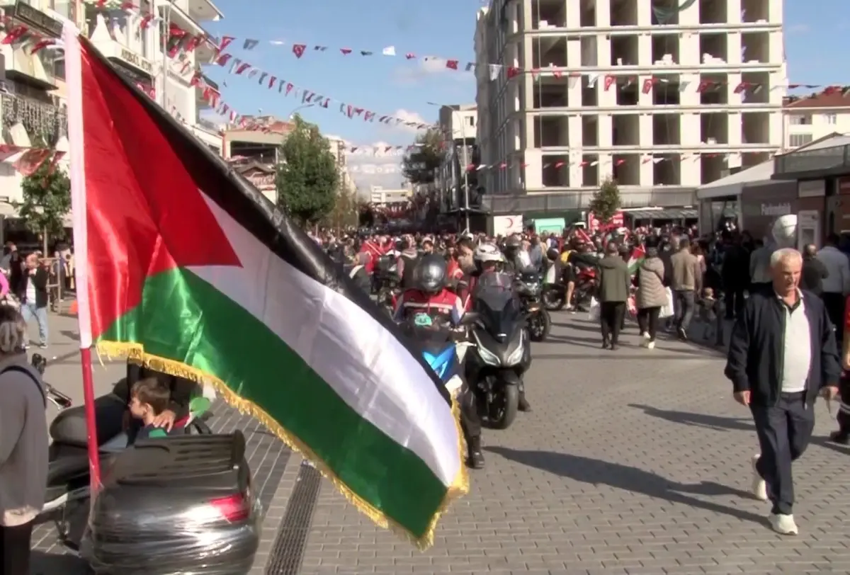 2 bin motorcu gazzedeki zulme dikkat cekti 45X1qta8