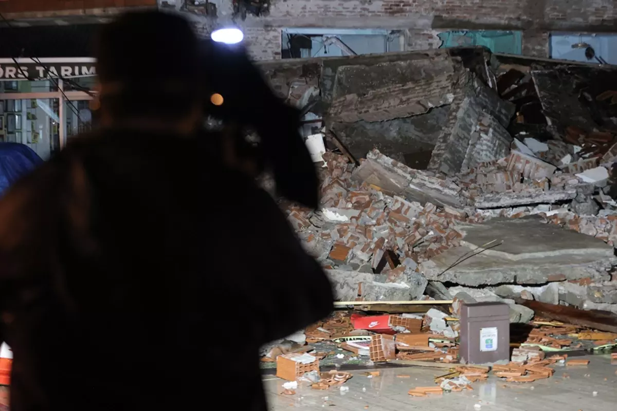 Balıkesir depremindeki yıkım görüntülendi