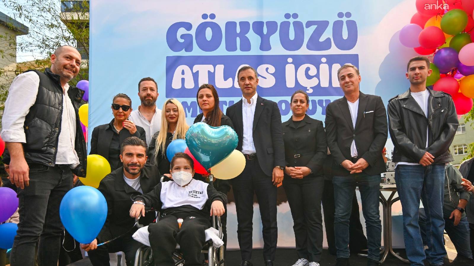 besiktasta kucuk atlas icin umut dolu gun losemiyi 2nci kez yenen atlas icin balonlar gokyuzune birakildi 9GxgvbAG