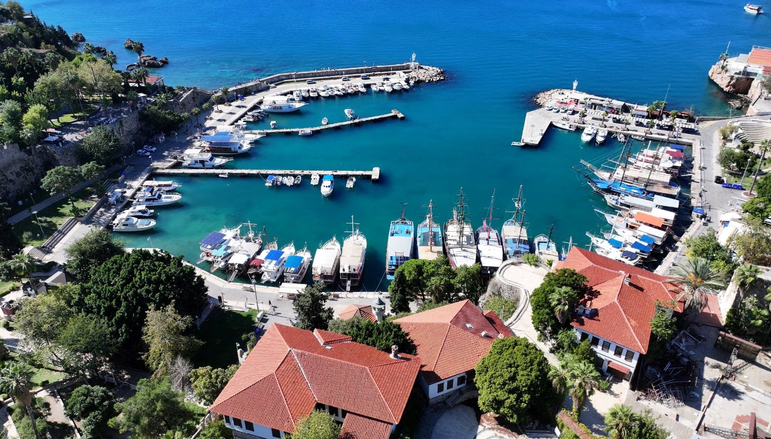 hava sicakligi 28 derece olculen antalyada sahillerde hareketlilik yasandi fqXRJH6A