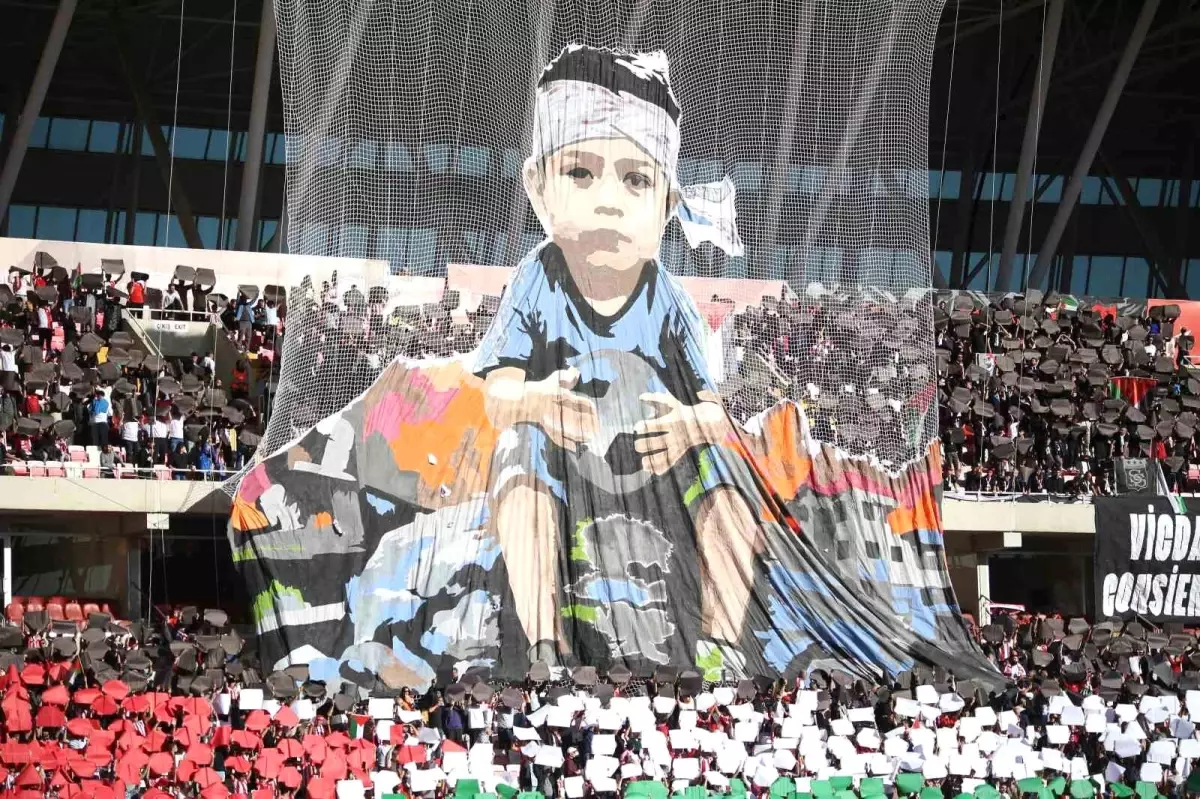 sivasspor taraftarindan anlamli koreografi FLYaL4VU