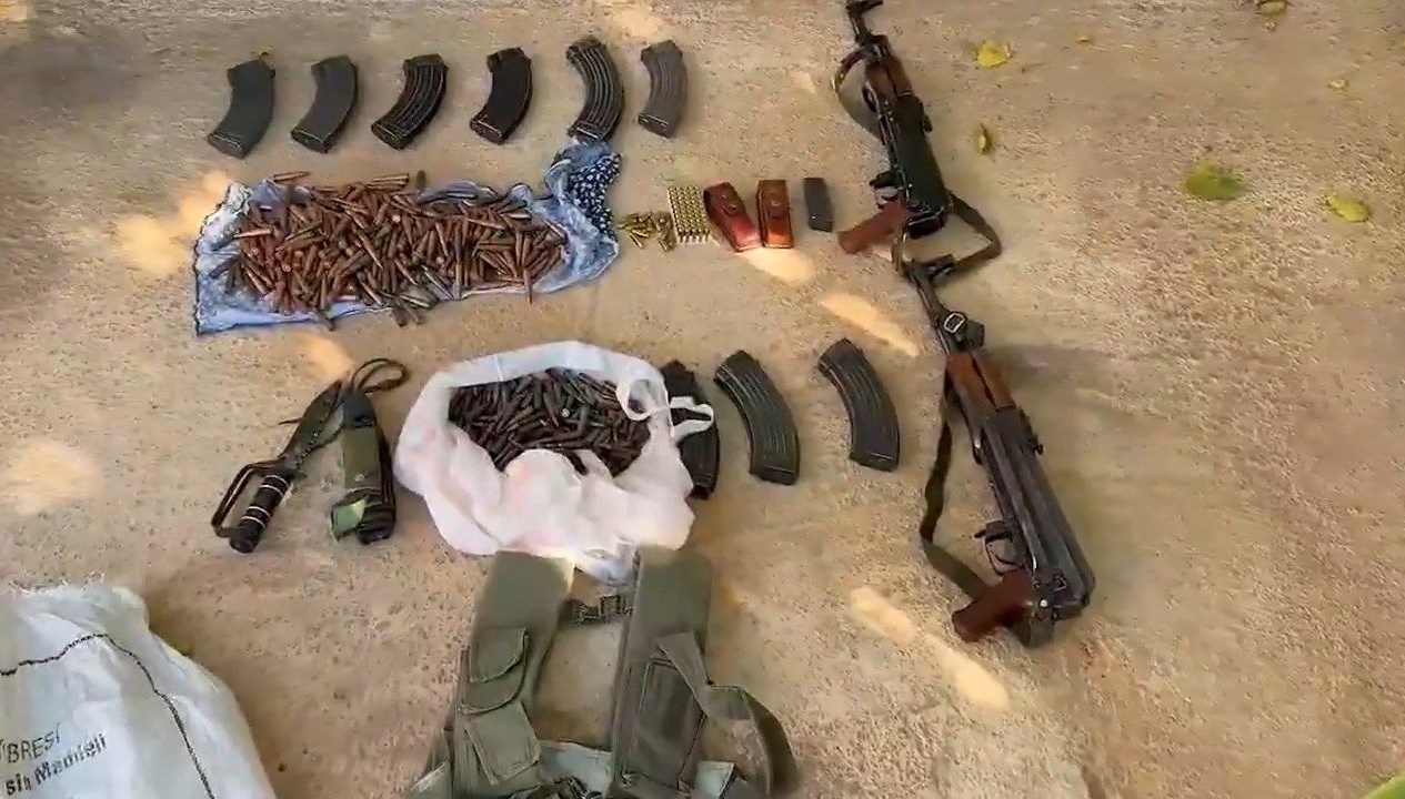 tas ve tezek arasinasilah ve uyusturucu gizlemisler 12 gozalti qC2M9tMw.jpg