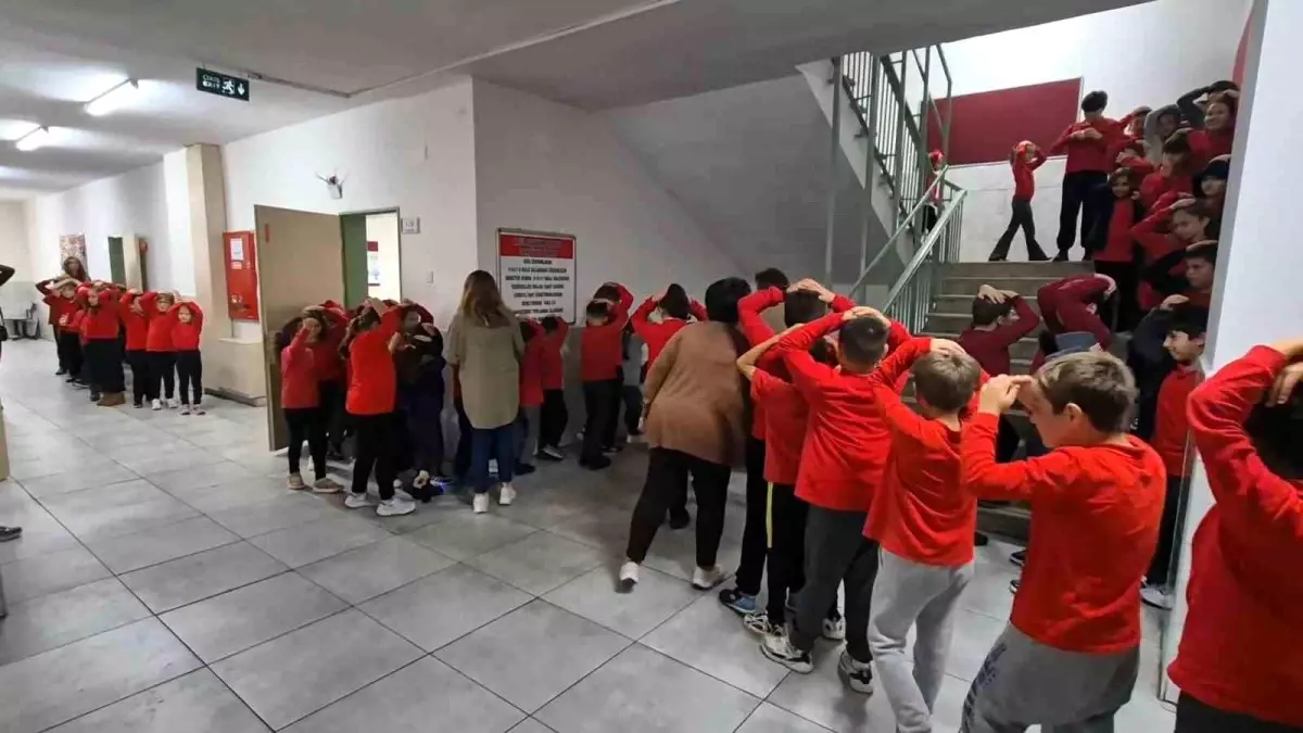 tekirdagda deprem tatbikati basariyla gerceklestirildi JBnASG1Q.jpg