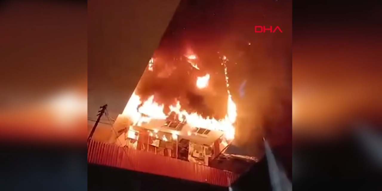 Faciaya ramak kala… Halı fabrikasının bitişindeki iki katlı evde korkutan yangın