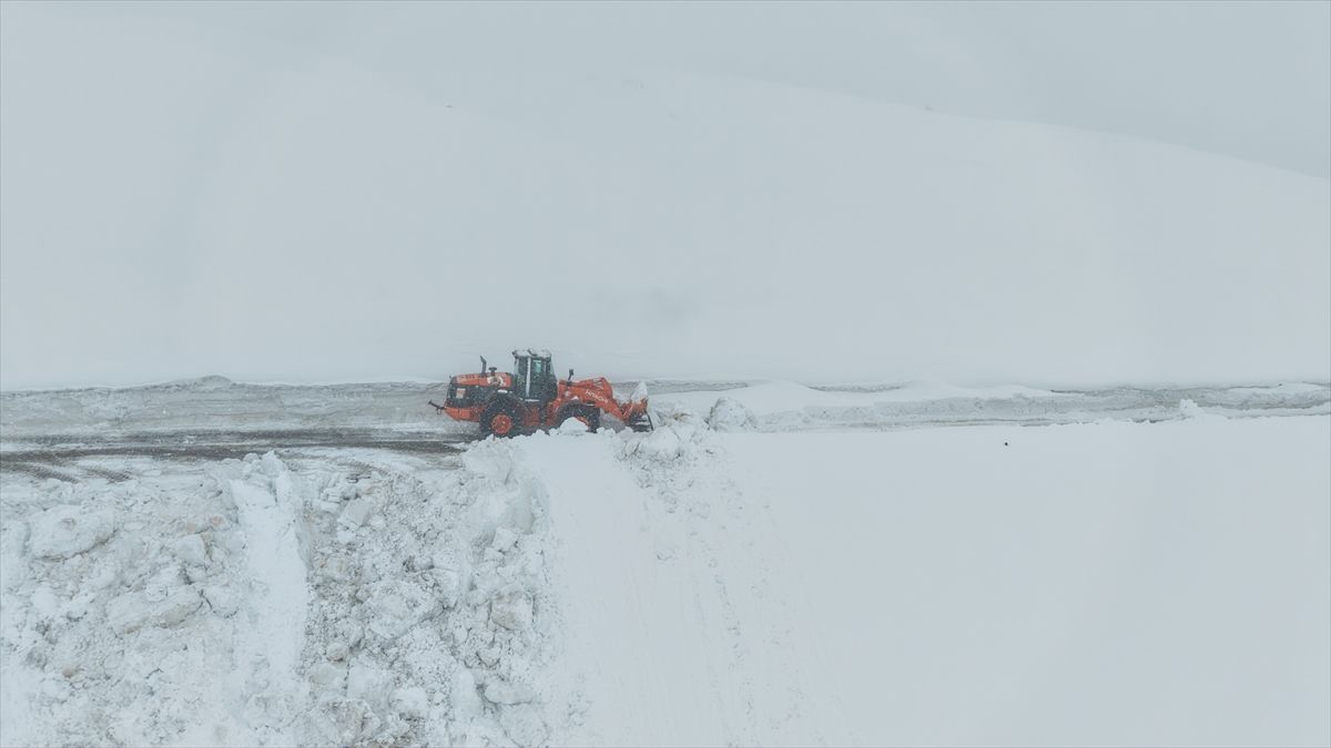 Kar Yağışı Nedeniyle Mahsur Kalan 50 Kişi Kurtarıldı